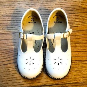 Footnotes girls shoes